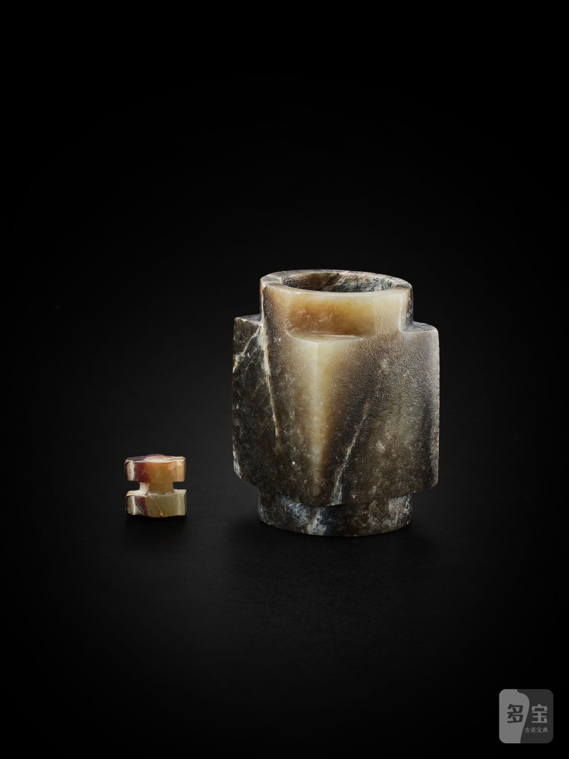 仿古玉器一組兩件 | TWO ARCHAISTIC JADE VESSELS